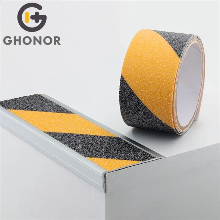 Dải an toàn màu vàng cho cầu thang